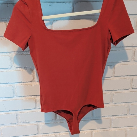 Express Rust Body Contour Top - Picture 5 of 5